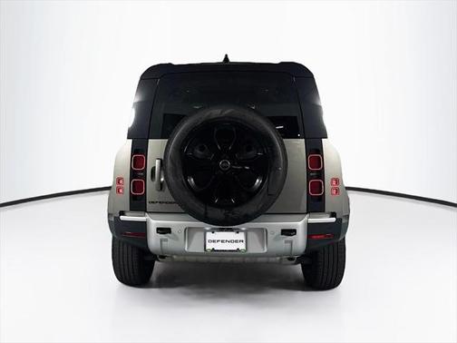 2025 Land Rover Defender 110 P300