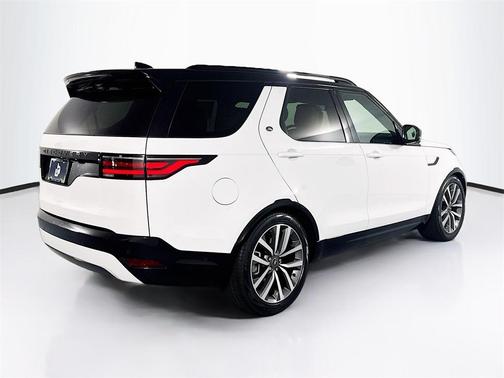 2025 Land Rover Discovery P360 Dynamic SE