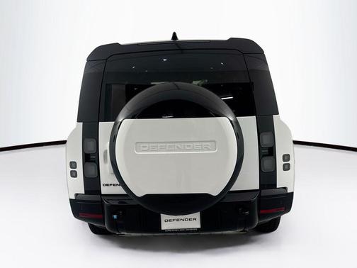 Fuji White 2026 Land Rover Defender P400 X-Dynamic SE