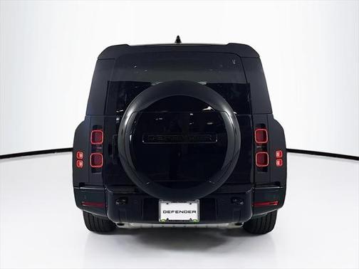2025 Land Rover Defender 130 P400 X-Dynamic SE