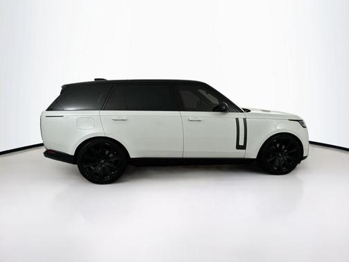 OSTUNI PEARL WHITE 2023 Land Rover Range Rover P530 SE
