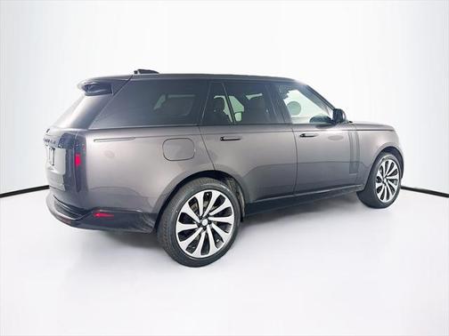 2025 Land Rover Range Rover P530 SE