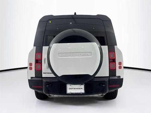 2026 Land Rover Defender P400 X-Dynamic SE