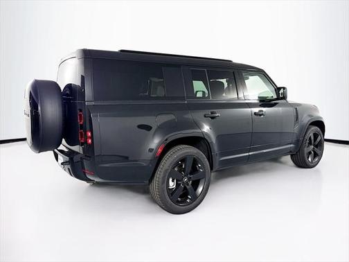 2025 Land Rover Defender 130 P400 X-Dynamic SE