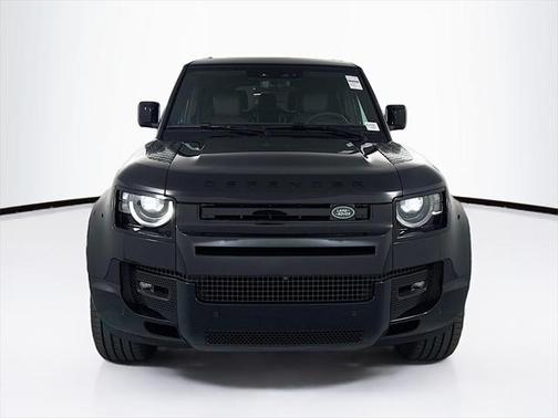 2025 Land Rover Defender 130 P400 X-Dynamic SE