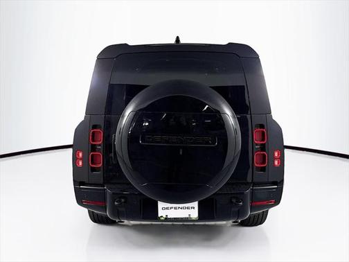 2025 Land Rover Defender 130 P400 X-Dynamic SE