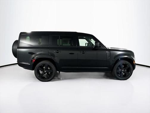 2025 Land Rover Defender 130 P400 X-Dynamic SE