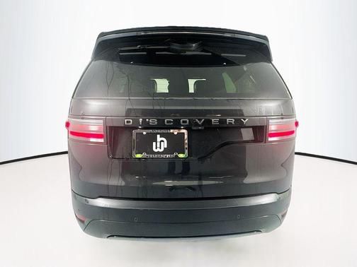 Santorini Black Metallic 2025 Land Rover Discovery P300 Dynamic SE