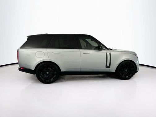 Hakuba Silver Metallic 2024 Land Rover Range Rover P400 SE