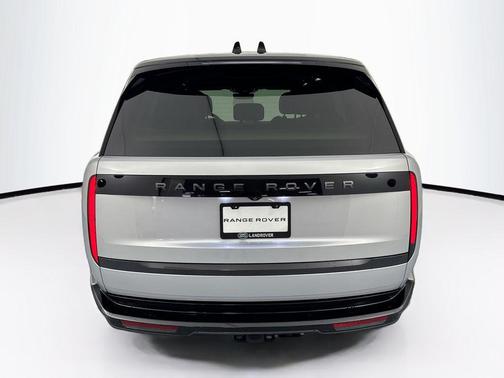 Hakuba Silver Metallic 2024 Land Rover Range Rover P400 SE