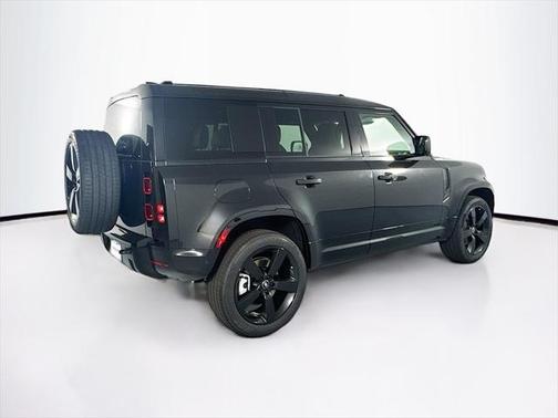 2025 Land Rover Defender 110 P400 X-Dynamic SE