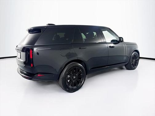2025 Land Rover Range Rover P400 SE 7 Seat