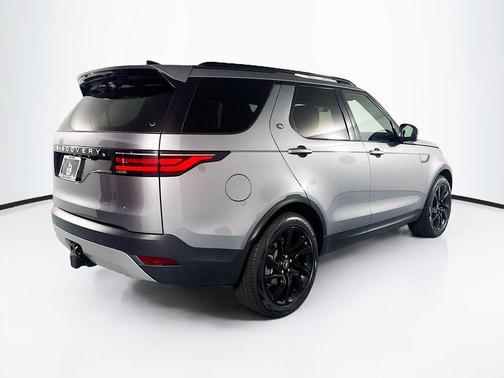 Eiger Grey Metallic 2025 Land Rover Discovery P300 S