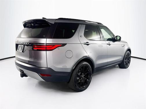 2025 Land Rover Discovery P300 S