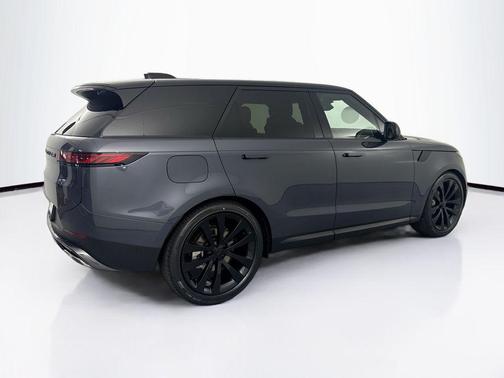 2026 Land Rover Range Rover Sport SE