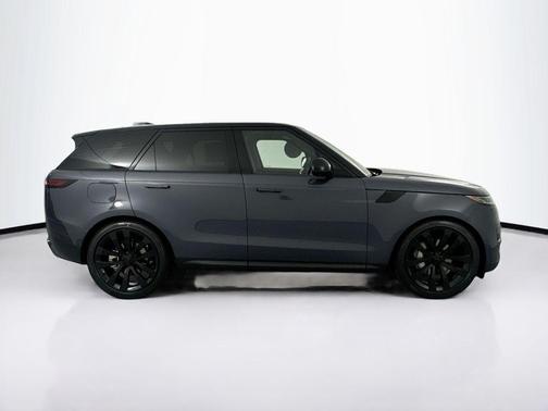 2026 Land Rover Range Rover Sport SE