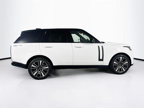 2025 Land Rover Range Rover P550e SE