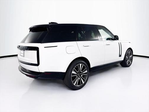 2025 Land Rover Range Rover P550e SE