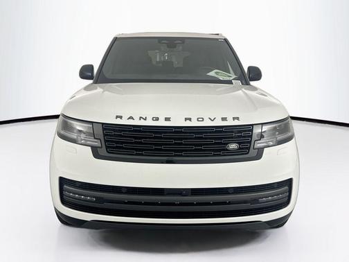 Fuji White 2026 Land Rover Range Rover P550e SE