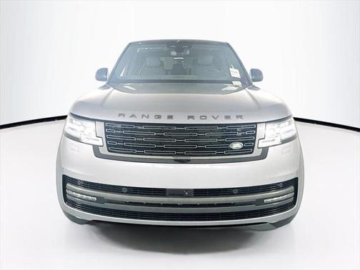 2025 Land Rover Range Rover P400 SE 7 Seat