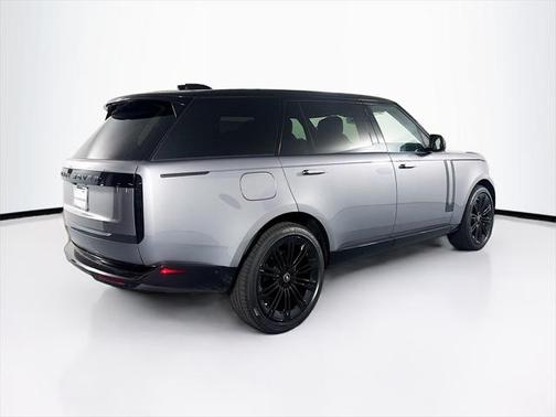2025 Land Rover Range Rover P400 SE 7 Seat
