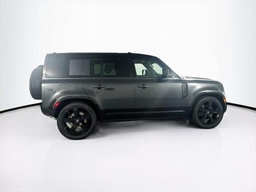 2025 Land Rover Defender 110 P400 X-Dynamic SE