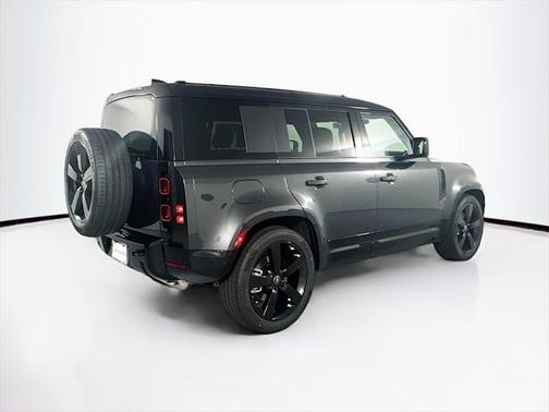 2025 Land Rover Defender 110 P400 X-Dynamic SE