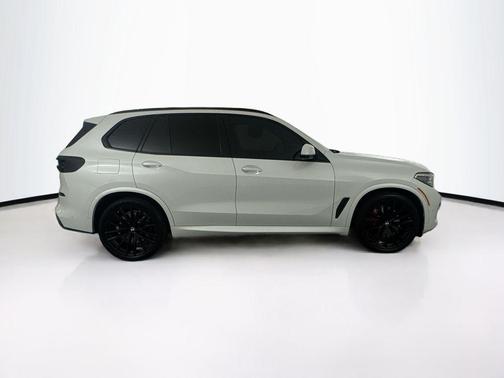 Mineral White Metallic 2021 BMW X5 sDrive40i