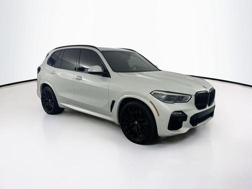 Mineral White Metallic 2021 BMW X5 sDrive40i