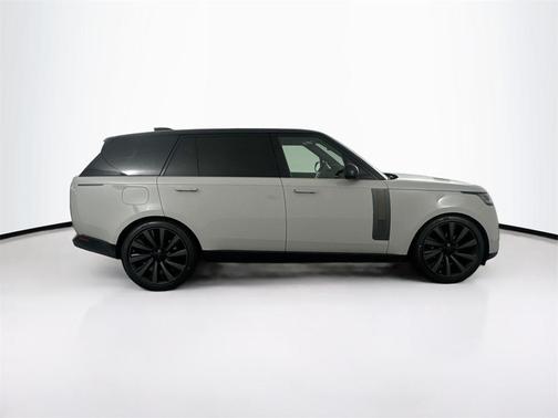 2026 Land Rover Range Rover P615 SV
