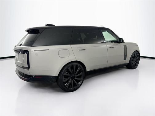 2026 Land Rover Range Rover P615 SV