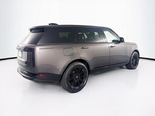 2025 Land Rover Range Rover P530 SE 7 Seat