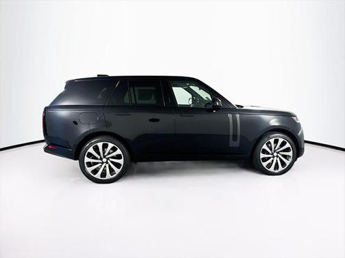 2025 Land Rover Range Rover P530 SE