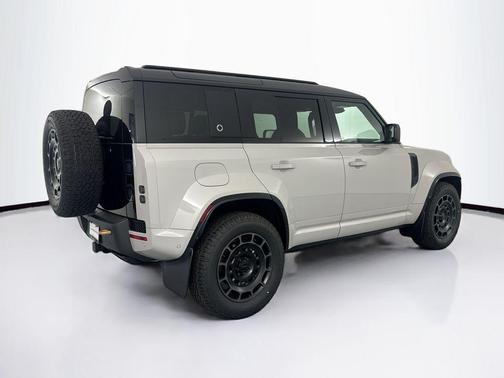 Borasco Grey Metallic 2026 Land Rover Defender P635 OCTA