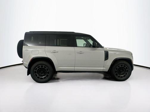 Borasco Grey Metallic 2026 Land Rover Defender P635 OCTA