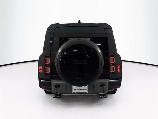 2025 Land Rover Defender V8
