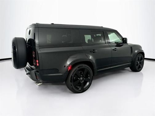 2025 Land Rover Defender V8