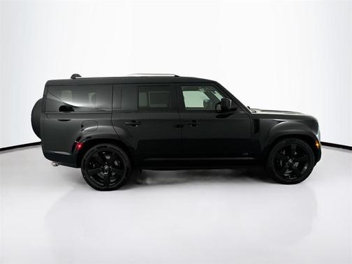 2025 Land Rover Defender V8
