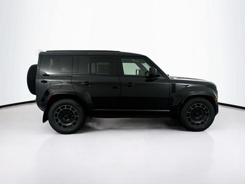 2026 Land Rover Defender P635 OCTA Black
