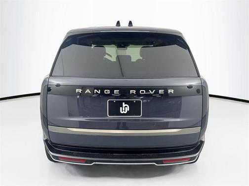 2026 Land Rover Range Rover P550e SE