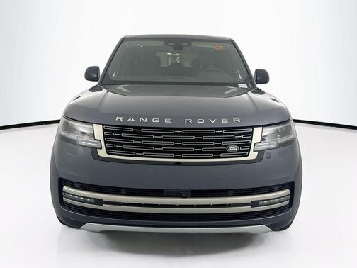 2026 Land Rover Range Rover P550e SE