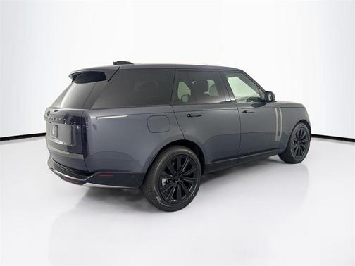2026 Land Rover Range Rover P550e SE
