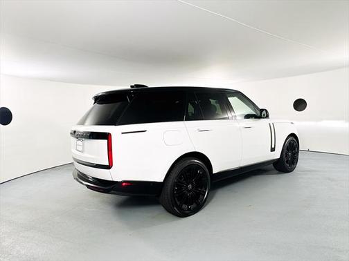 2025 Land Rover Range Rover P400 SE