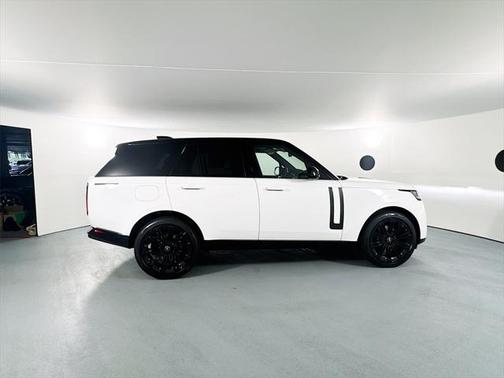 2025 Land Rover Range Rover P400 SE