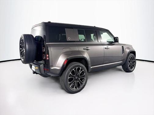 2025 Land Rover Defender 110 V8