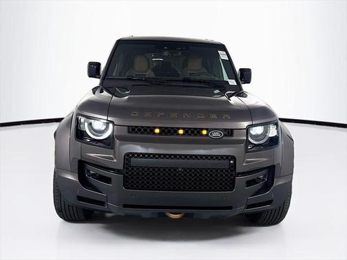 2025 Land Rover Defender 110 V8