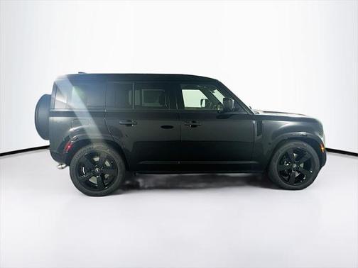 2025 Land Rover Defender 110 V8