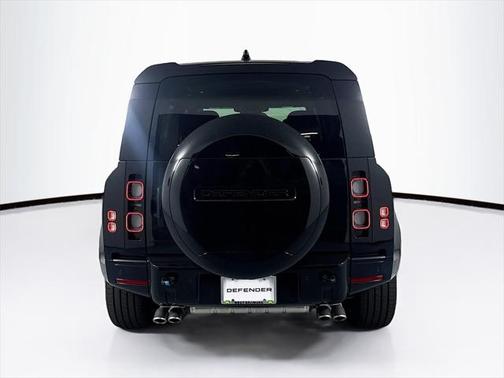 2025 Land Rover Defender 110 V8