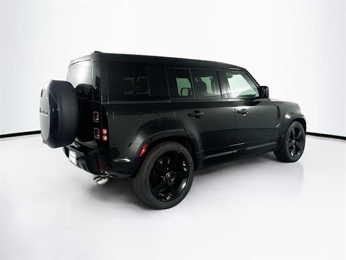 2025 Land Rover Defender 110 V8