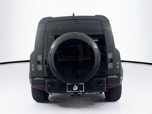 Santorini Black Metallic 2026 Land Rover Defender P400 X-Dynamic SE